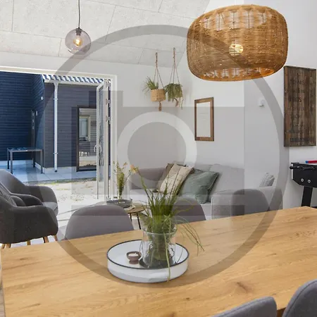 4 Bedroom Pet Friendly In *