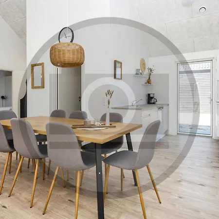 4 Bedroom Pet Friendly In Glesborg